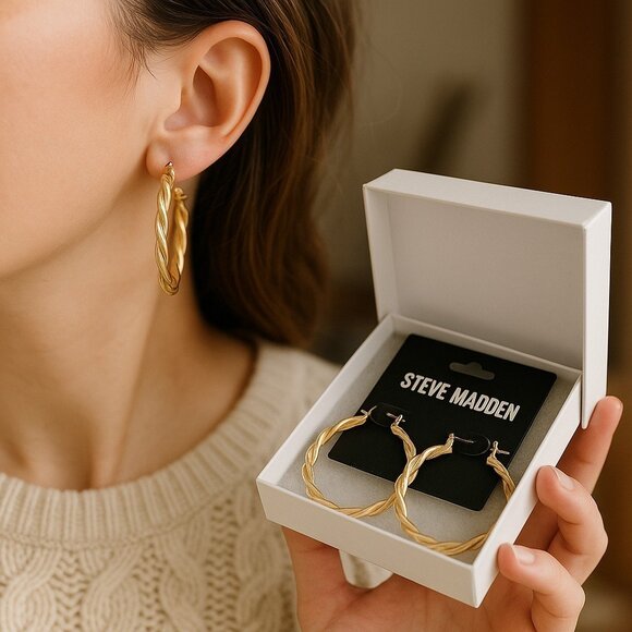 STEVE MADDEN Chunky Gold Twisted Hoop Earrings Hoops Medium 1.75" Hip Hop Y2K - Picture 2 of 9